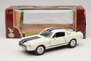 Ford Shelby GT500KR Weiß Road Legends 1:18 92168 Metall — Bild 8 von 8