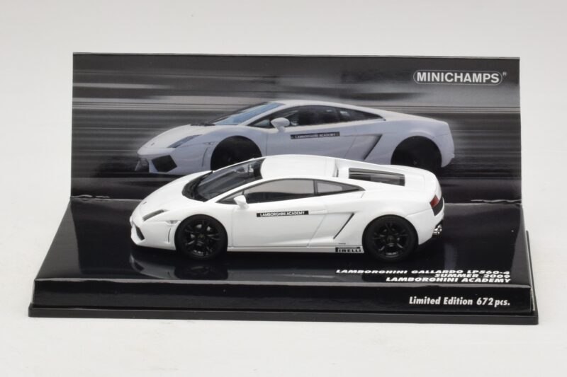 Lamborghini Gallardo LP560-4 Academy Weiß Minichamps 1:43 Lamborghini Gallardo LP560-4 Academy Weiß Minichamps 1:43 436103801 Metall