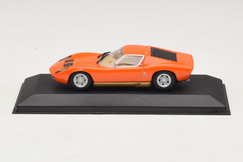 Lamborghini Miura P400 Orange Minichamps 1:43 Lamborghini Miura P400 Orange Minichamps 1:43 430103002 Metall