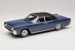 Lincoln Continental Convertible Blau Metallic The Lincoln Lawyer KK-Scale 1:18 KKDC181522 Metall — Bild 2 von 7