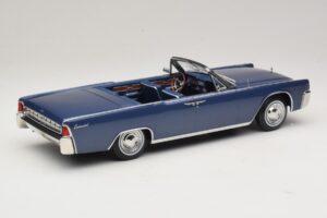 Lincoln Continental Convertible Blau Metallic The Lincoln Lawyer KK-Scale 1:18 KKDC181522 Metall — Bild 3 von 7