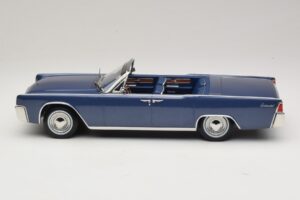 Lincoln Continental Convertible Blau Metallic The Lincoln Lawyer KK-Scale 1:18 KKDC181522 Metall — Bild 4 von 7
