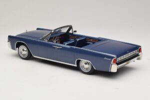 Lincoln Continental Convertible Blau Metallic The Lincoln Lawyer KK-Scale 1:18 KKDC181522 Metall — Bild 6 von 7