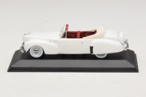 Lincoln Continental Cabriolet Weiß Minichamps 1:43 Lincoln Continental Cabriolet Weiß Minichamps 1:43 400082501 Metall