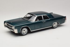 Lincoln Continental Dunkelgrün Metallic Matrix Reloaded & Revolutions KK-Scale 1:18 KKDC181481 Metall