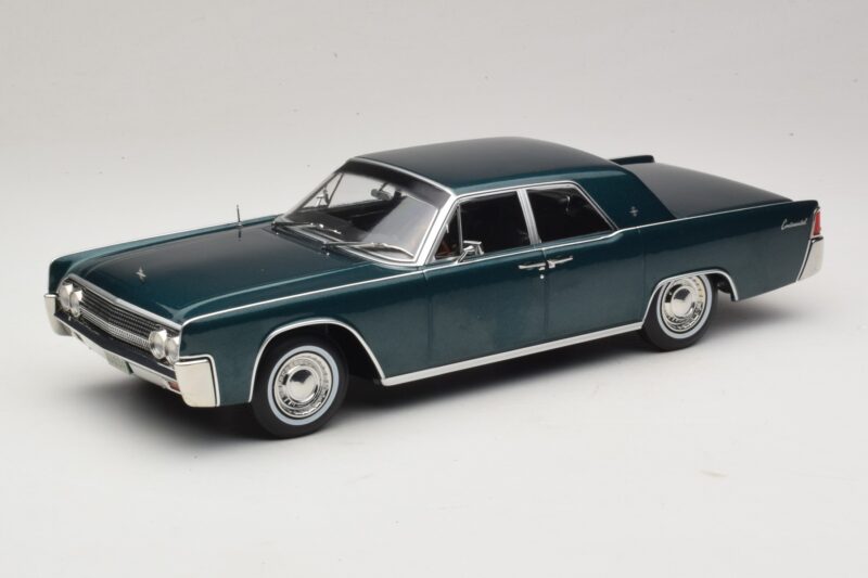 Lincoln Continental Dunkelgrün Metallic Matrix Reloaded & Revolutions KK-Scale 1:18 KKDC181481 Metall
