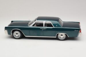 Lincoln Continental Dunkelgrün Metallic Matrix Reloaded & Revolutions KK-Scale 1:18 KKDC181481 Metall — Bild 3 von 6