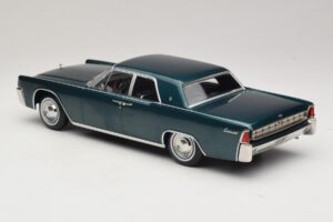 Lincoln Continental Dunkelgrün Metallic Matrix Reloaded & Revolutions KK-Scale 1:18 KKDC181481 Metall — Bild 5 von 6