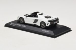 McLaren 675LT Spider Silica White Minichamps 1:43 537154432 Metall — Bild 3 von 5