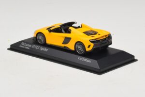 McLaren 675LT Spider Volcano Yellow Minichamps 1:43 537154430 Metall — Bild 3 von 5