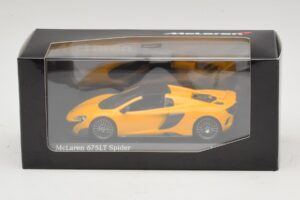 McLaren 675LT Spider Volcano Yellow Minichamps 1:43 537154430 Metall — Bild 5 von 5