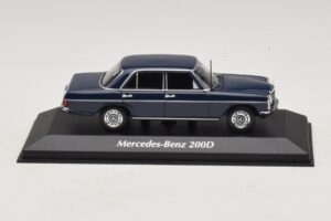 Mercedes 200D W115 Blau Maxichamps 1:43 940034000 Metall