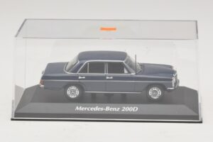 Mercedes 200D W115 Blau Maxichamps 1:43 940034000 Metall — Bild 4 von 5
