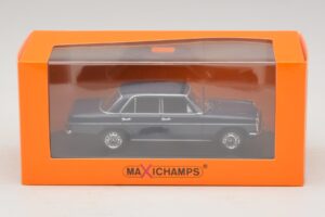 Mercedes 200D W115 Blau Maxichamps 1:43 940034000 Metall — Bild 5 von 5
