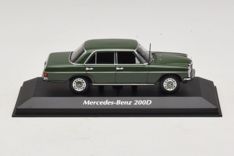 Mercedes 200D W115 Dunkelgrün Maxichamps 1:43 940034001 Metall