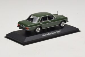 Mercedes 200D W115 Dunkelgrün Maxichamps 1:43 940034001 Metall — Bild 2 von 5