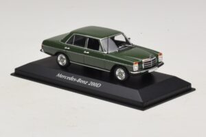 Mercedes 200D W115 Dunkelgrün Maxichamps 1:43 940034001 Metall — Bild 3 von 5