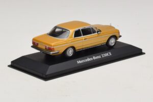 Mercedes 230 CE C123 Gold Metallic Maxichamps 1:43 940032220 Metall — Bild 2 von 5