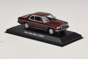 Mercedes 230 CE C123 Rot Maxichamps 1:43 940032221 Metall — Bild 3 von 5