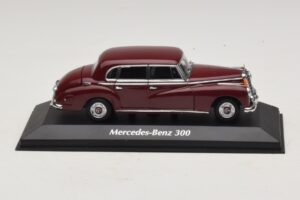 Mercedes 300 W186 Dunkelrot Maxichamps 1:43 940039060 Metall