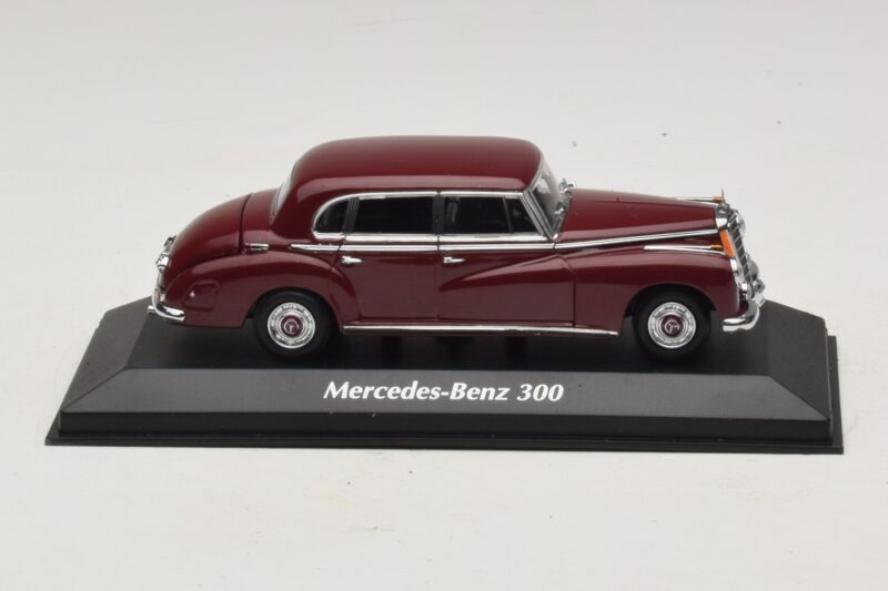 Mercedes 300 W186 Dunkelrot Maxichamps 1:43 940039060 Metall