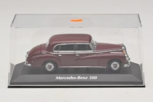 Mercedes 300 W186 Dunkelrot Maxichamps 1:43 940039060 Metall — Bild 4 von 5