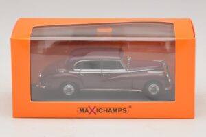 Mercedes 300 W186 Dunkelrot Maxichamps 1:43 940039060 Metall — Bild 5 von 5