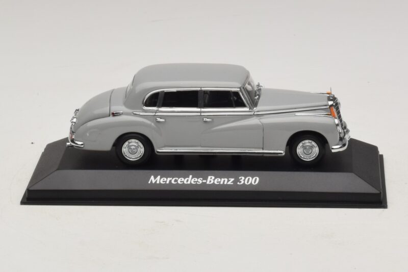 Mercedes 300 W186 Grau Maxichamps 1:43 940039061 Metall