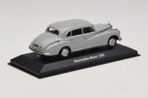 Mercedes 300 W186 Grau Maxichamps 1:43 940039061 Metall — Bild 2 von 5