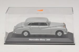 Mercedes 300 W186 Grau Maxichamps 1:43 940039061 Metall — Bild 4 von 5