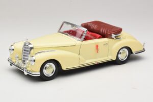Mercedes 300S Creme Maisto 1:18 31806 Metall