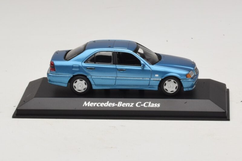Mercedes C-Class W202 Blau Metallic Maxichamps 1:43 940037060 Metall
