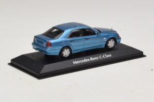 Mercedes C-Class W202 Blau Metallic Maxichamps 1:43 940037060 Metall — Bild 2 von 5