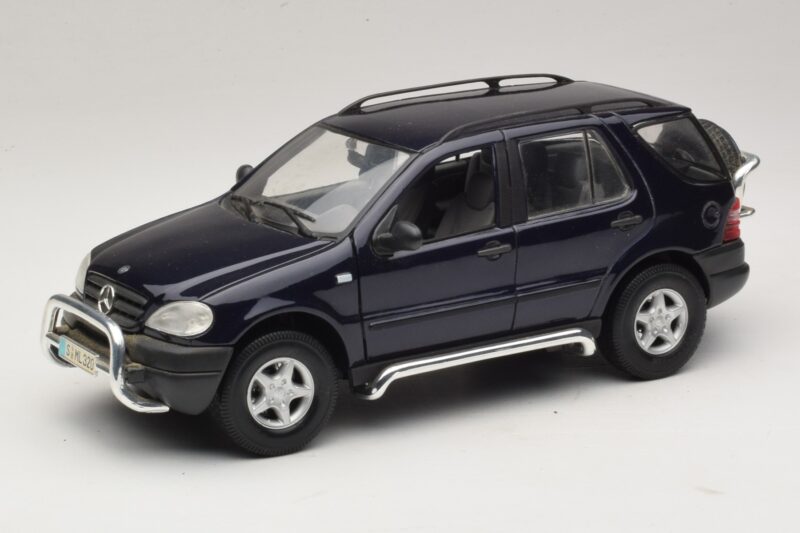 Mercedes ML320 W163 Blau Maisto 1:18 31847 Metall