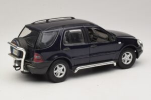 Mercedes ML320 W163 Blau Maisto 1:18 31847 Metall — Bild 3 von 8