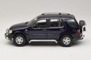Mercedes ML320 W163 Blau Maisto 1:18 31847 Metall — Bild 4 von 8
