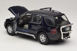 Mercedes ML320 W163 Blau Maisto 1:18 31847 Metall — Bild 5 von 8