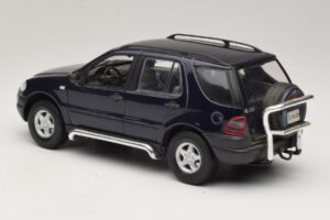 Mercedes ML320 W163 Blau Maisto 1:18 31847 Metall — Bild 7 von 8