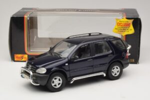 Mercedes ML320 W163 Blau Maisto 1:18 31847 Metall — Bild 8 von 8