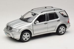 Mercedes ML55 AMG W163 Silber Maisto 1:18 31876-P1 Metall