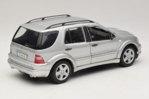 Mercedes ML55 AMG W163 Silber Maisto 1:18 31876-P1 Metall — Bild 3 von 8