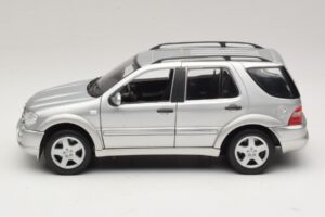 Mercedes ML55 AMG W163 Silber Maisto 1:18 31876-P1 Metall — Bild 4 von 8
