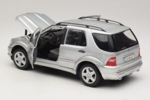 Mercedes ML55 AMG W163 Silber Maisto 1:18 31876-P1 Metall — Bild 5 von 8