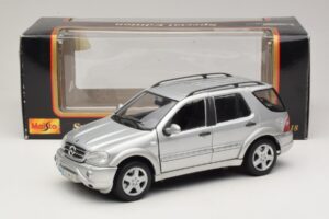 Mercedes ML55 AMG W163 Silber Maisto 1:18 31876-P1 Metall — Bild 8 von 8