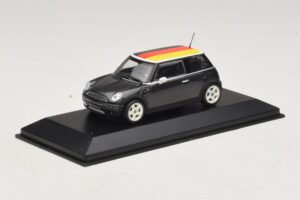 Mini Cooper One R50 Grün Mit Deutscher Flagge Minichamps 1:43 MINI033 Metall — Bild 2 von 5