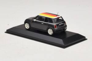 Mini Cooper One R50 Grün Mit Deutscher Flagge Minichamps 1:43 MINI033 Metall — Bild 3 von 5