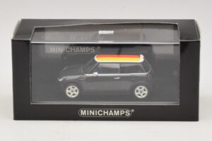 Mini Cooper One R50 Grün Mit Deutscher Flagge Minichamps 1:43 MINI033 Metall — Bild 5 von 5