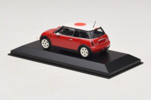 Mini Cooper One R50 Rot Mit Japanischer Flagge Minichamps 1:43 MINI034 Metall — Bild 3 von 5