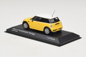 Mini Cooper One R50 mit Aero-Paket Gelb Minichamps 1:43 431138274 Metall — Bild 3 von 4