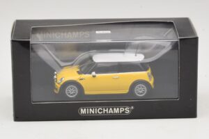 Mini Cooper One R50 mit Aero-Paket Gelb Minichamps 1:43 431138274 Metall — Bild 4 von 4
